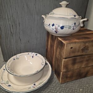 4 Pc Epoch Apple Blossom Servingware Set